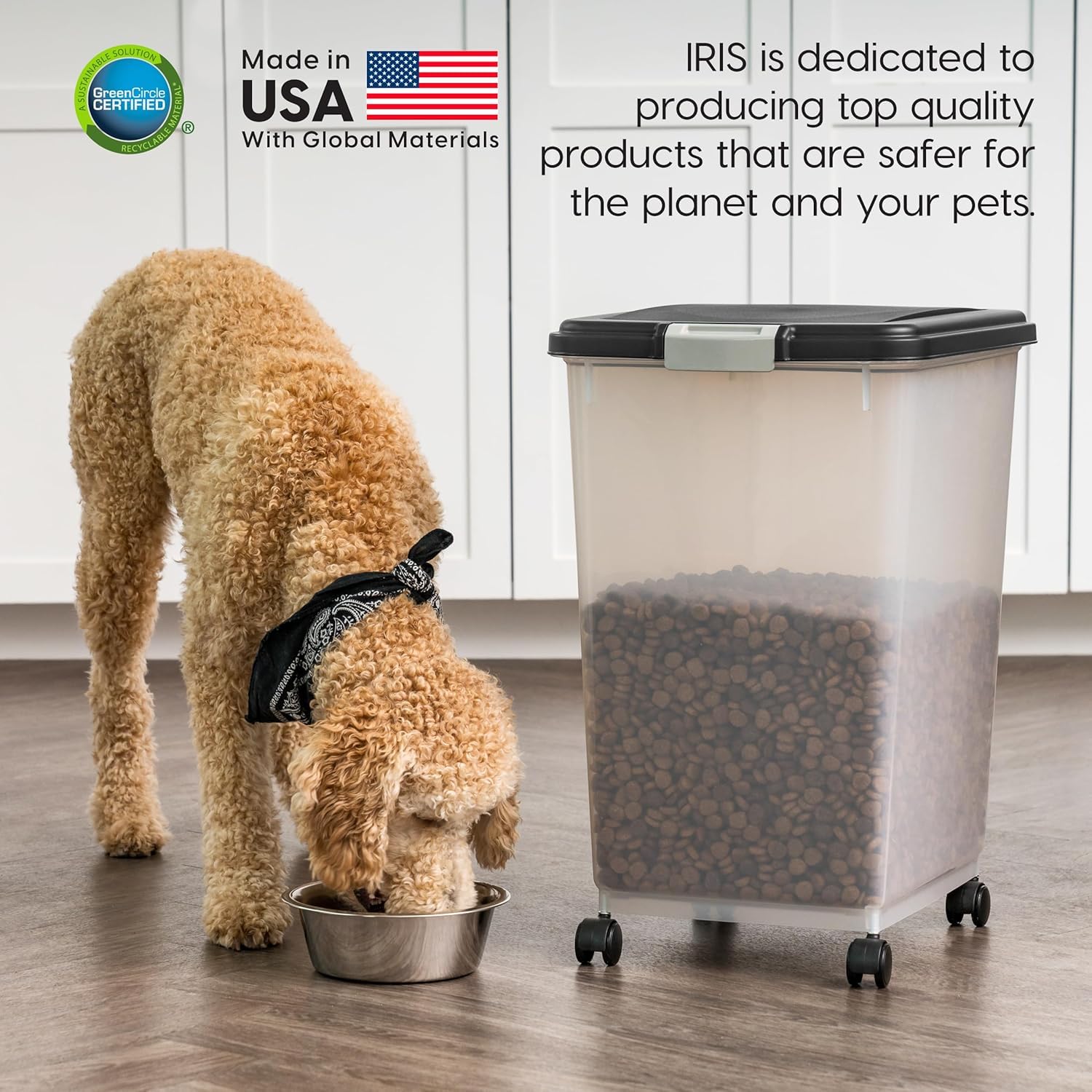 IRIS USA dimensiones compactas para almacenar hasta 54 lb de alimento.
