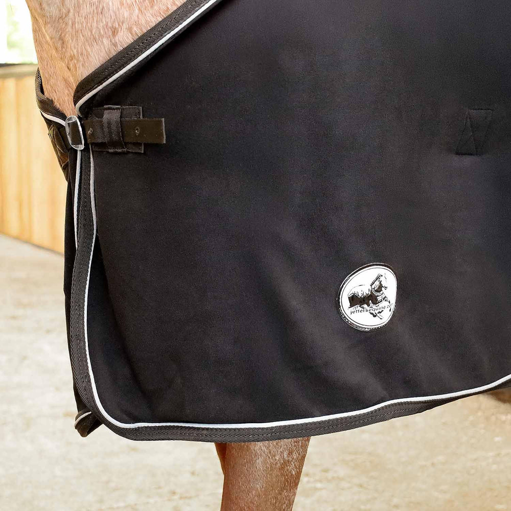 Jeffers manta-caballo-lavado-maquina: apta para lavado a máquina para durabilidad.