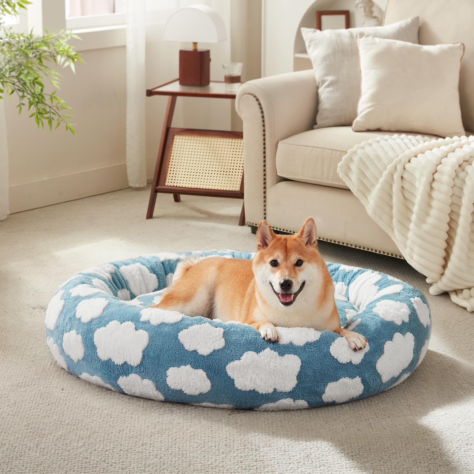 JOEJOY perro descansando en la cama donut para casa.