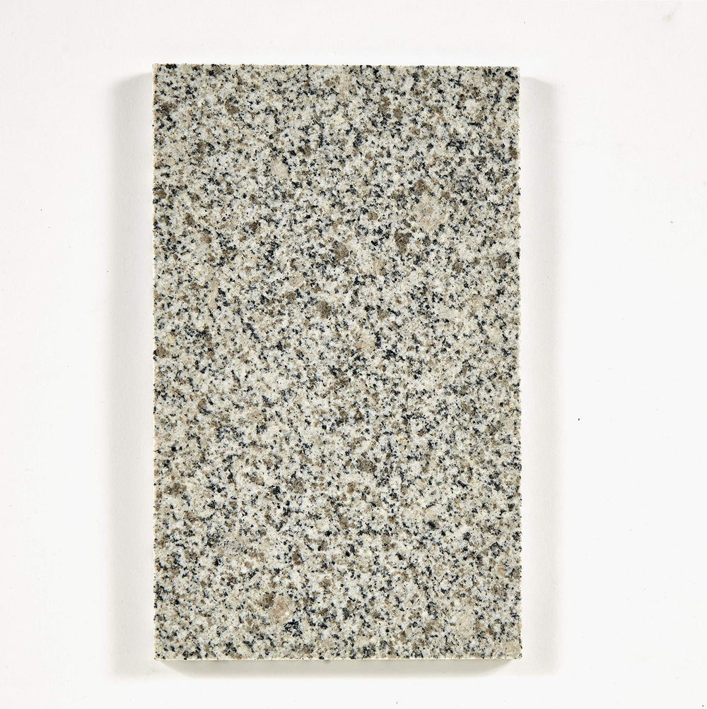 Kaytee Chinchilla Chiller: piedra granito para uso en suelo, ofrece zona relajante y fresca.