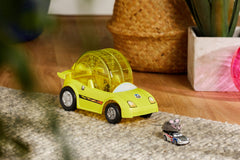 Kaytee Critter Cruiser en movimiento, anima al hámster a explorar superficies planas.