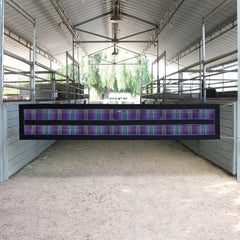 Kensington Aisle Guard con herrajes incluidos para montaje inmediato en el pasillo.
