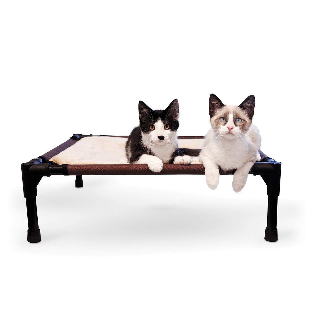 K&H Comfy Pet Cot elevado con centro de felpa, ideal para mayor comodidad interior.