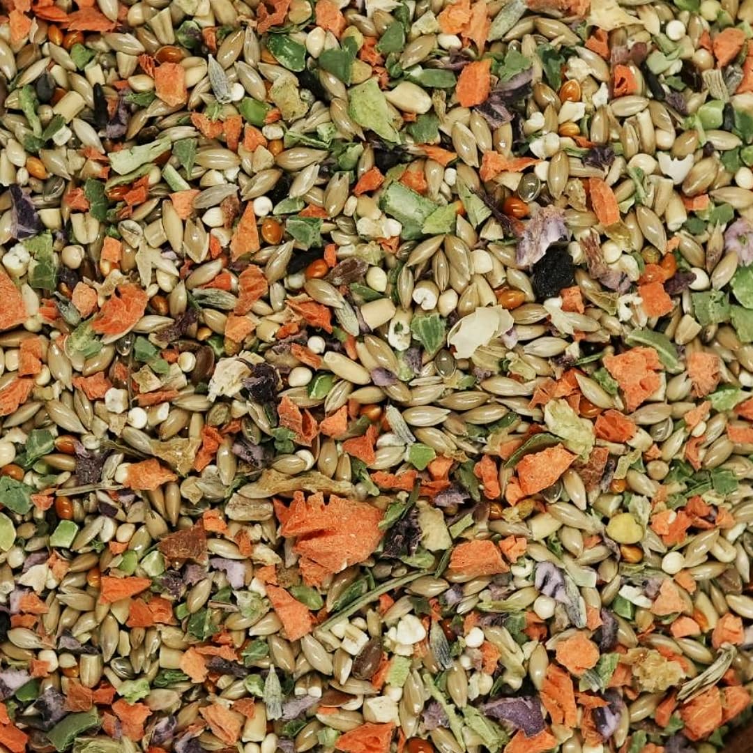 KikiBirds verduras liofilizadas: sabor natural y vitaminas para plumaje vibrante.