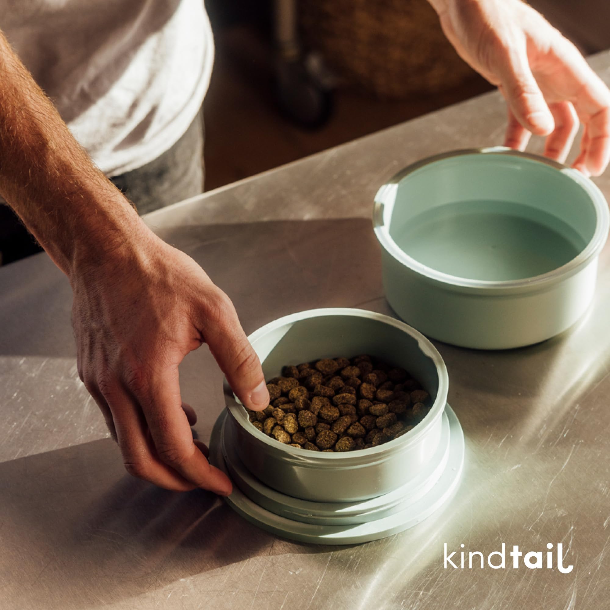 KindTail diseño apilable con tapa para organización y transporte.