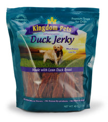 Kingdom Pets jerky de pato frente a la bolsa, snack proteico y natural para perros.