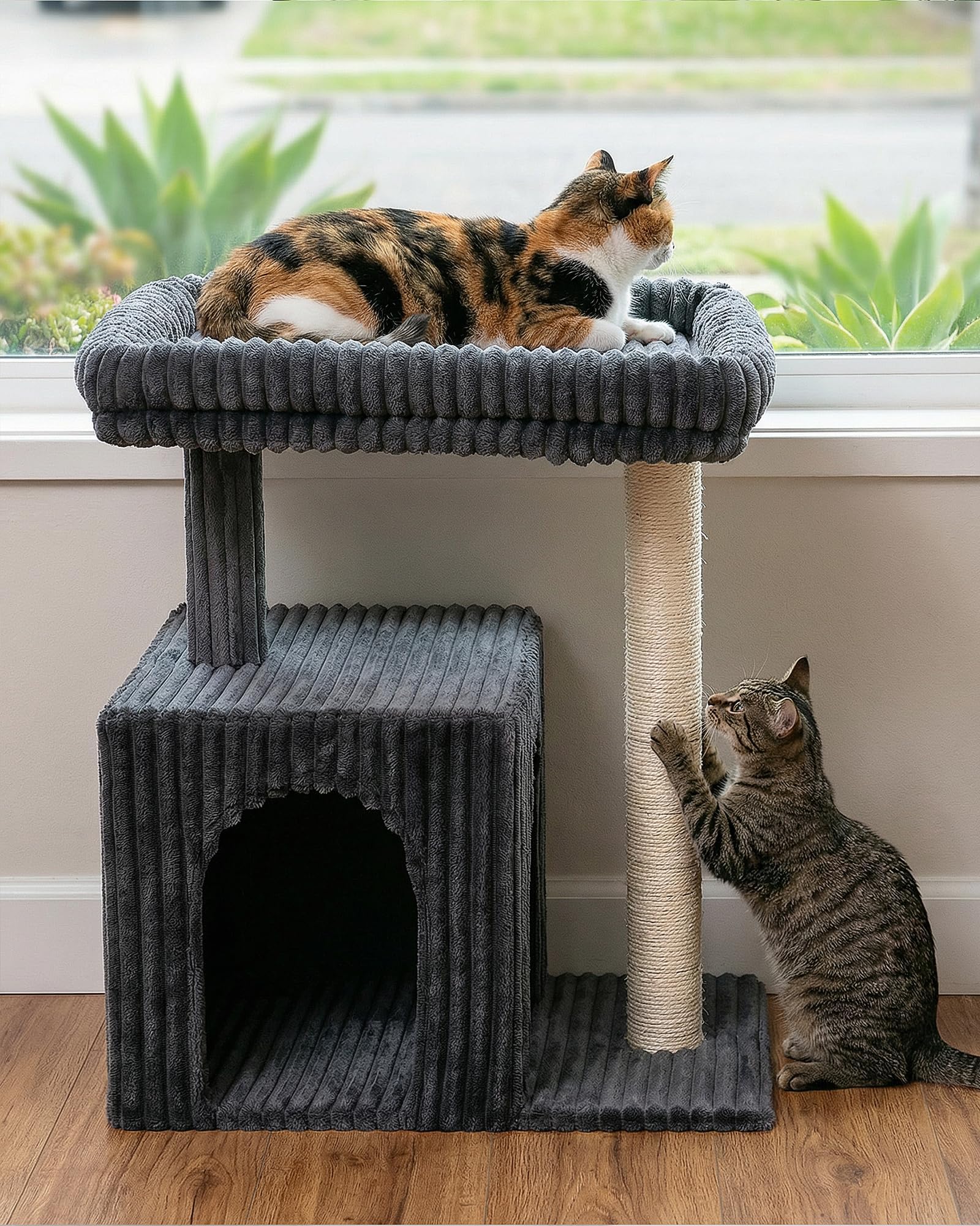 KinoTail uso-diario-salon: torre para gato en sala con estilo.