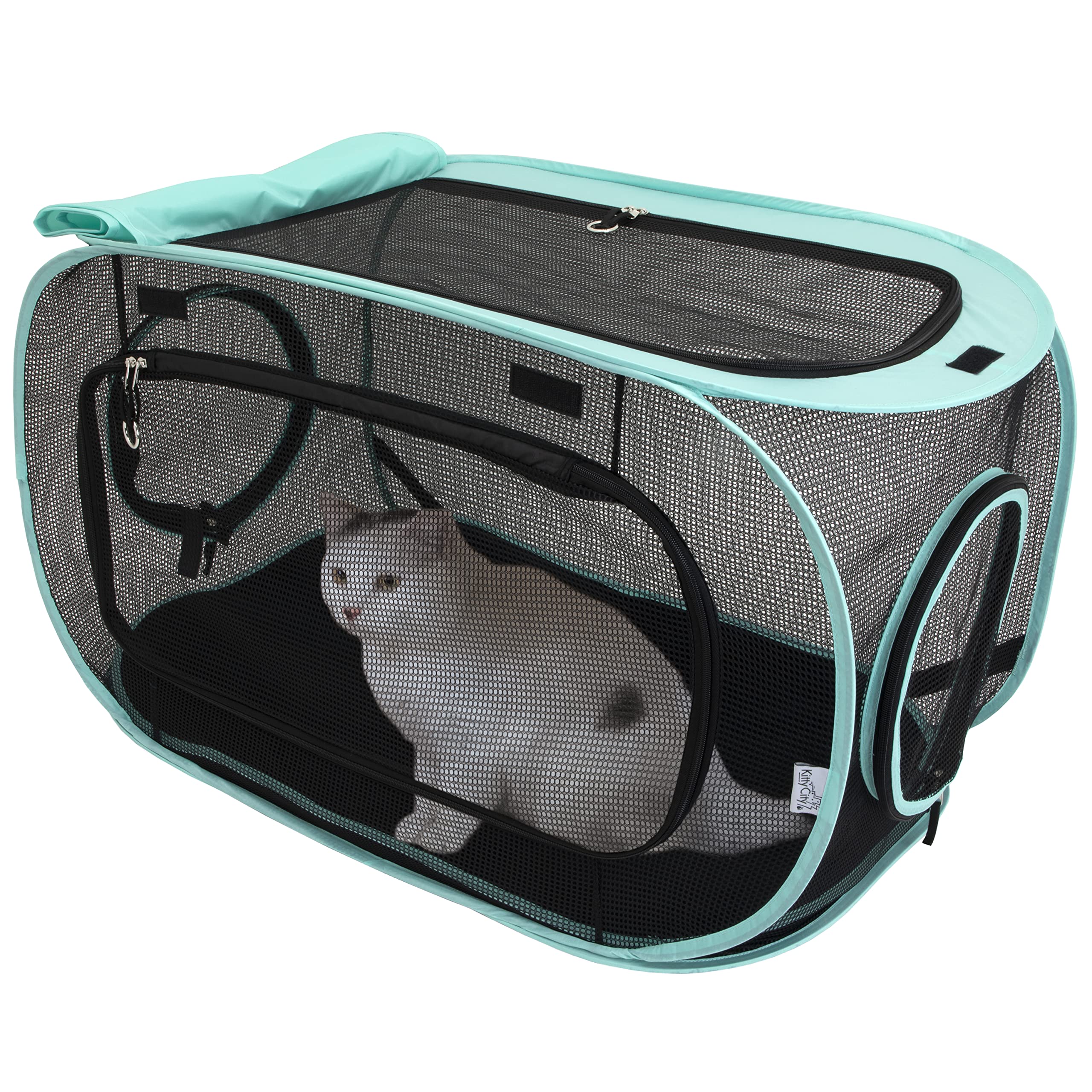 Kitty City caseta exterior para gatos con malla ventilada, ideal para descanso al aire libre.