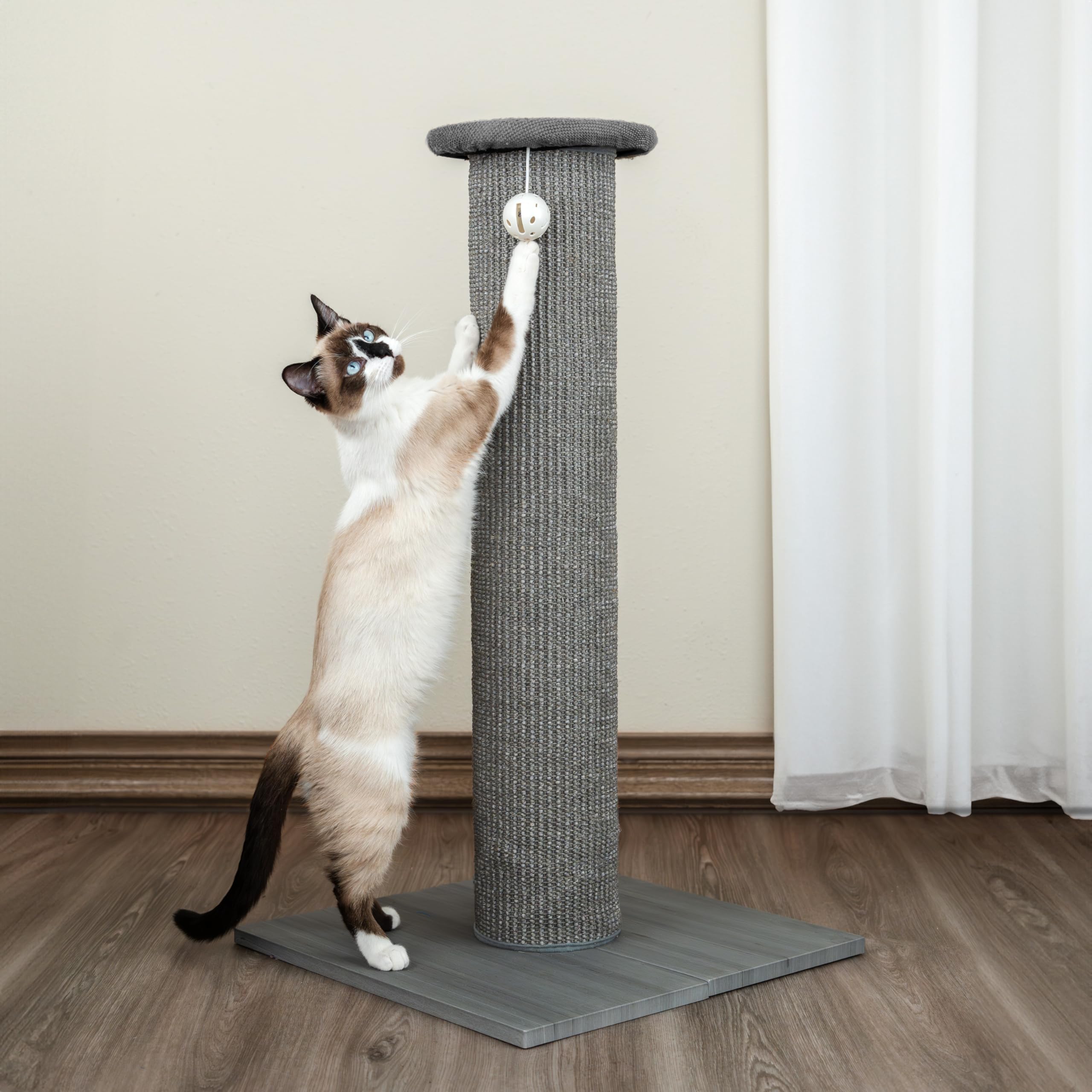 Kitty City montaje rápido con tres tornillos para fijar en minutos.