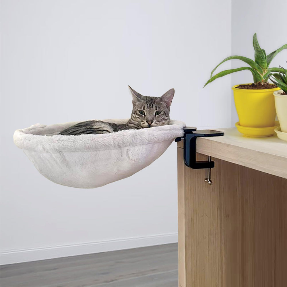 Kobuddy cama para gatos en escritorio, diseño ergonómico para comodidad diaria.