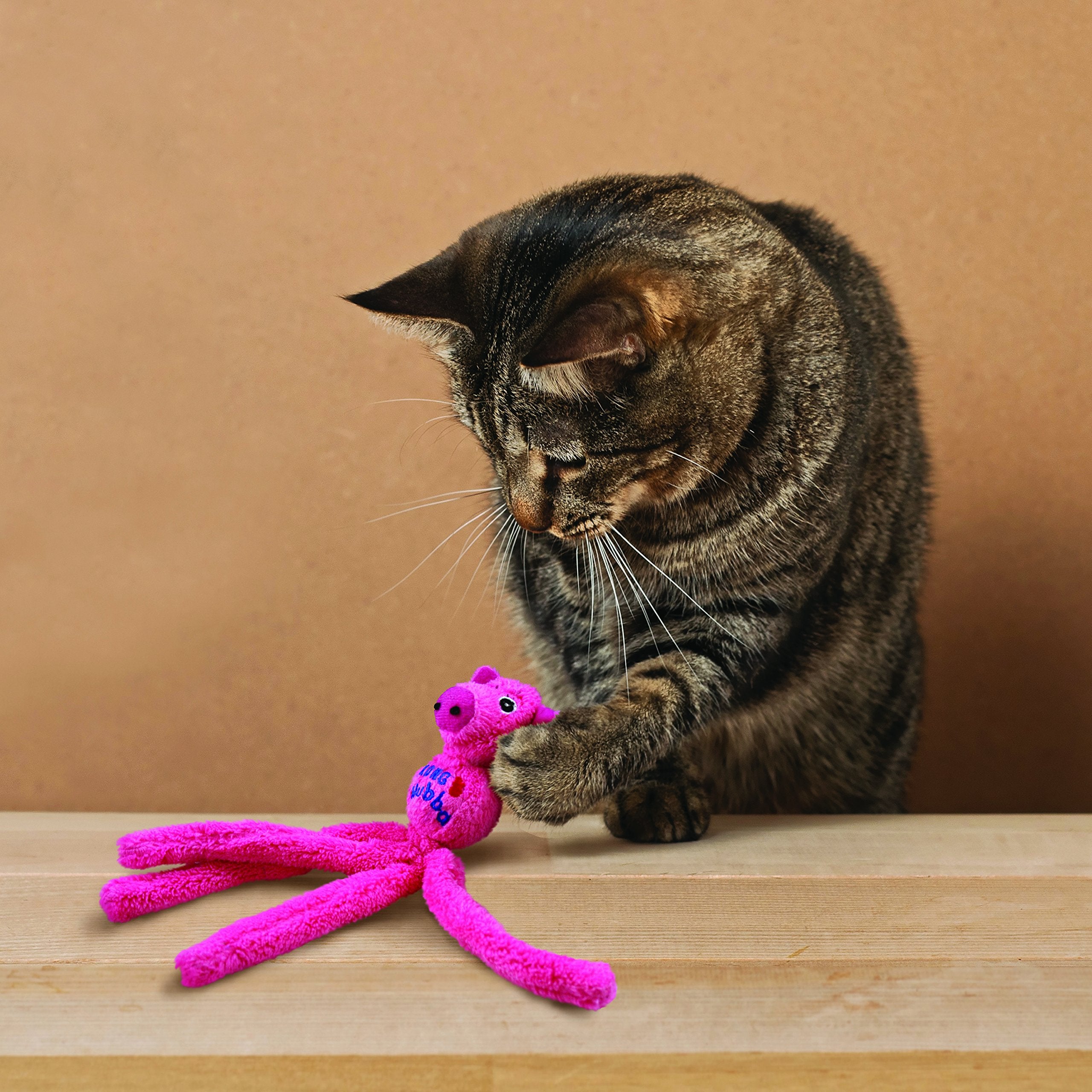 KONG Cat Wubba Mouse, colas crujientes, añade crujido que premia el contacto.