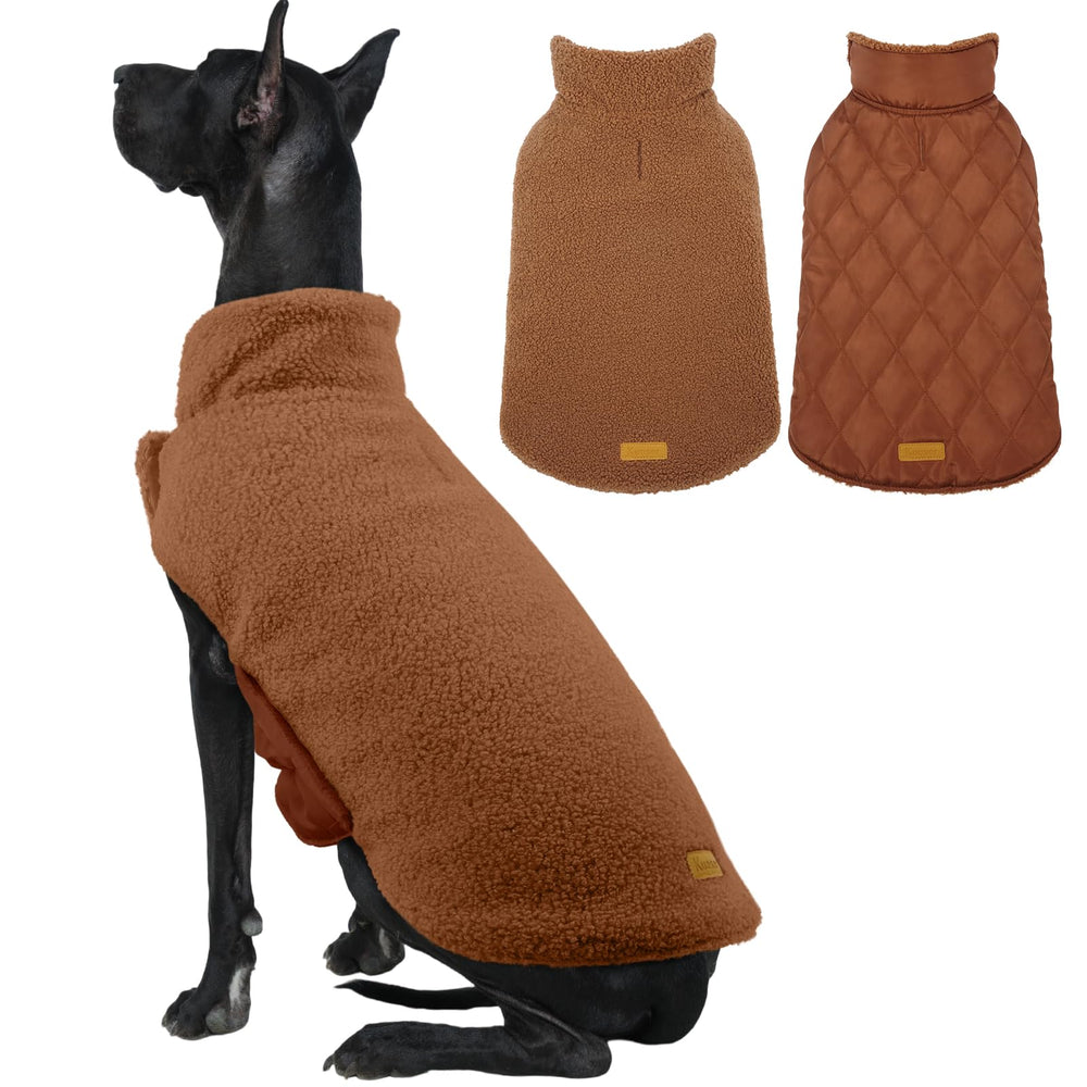 Capa reversible Kuoser para perros, vista frontal, ofrece calidez y versatilidad.