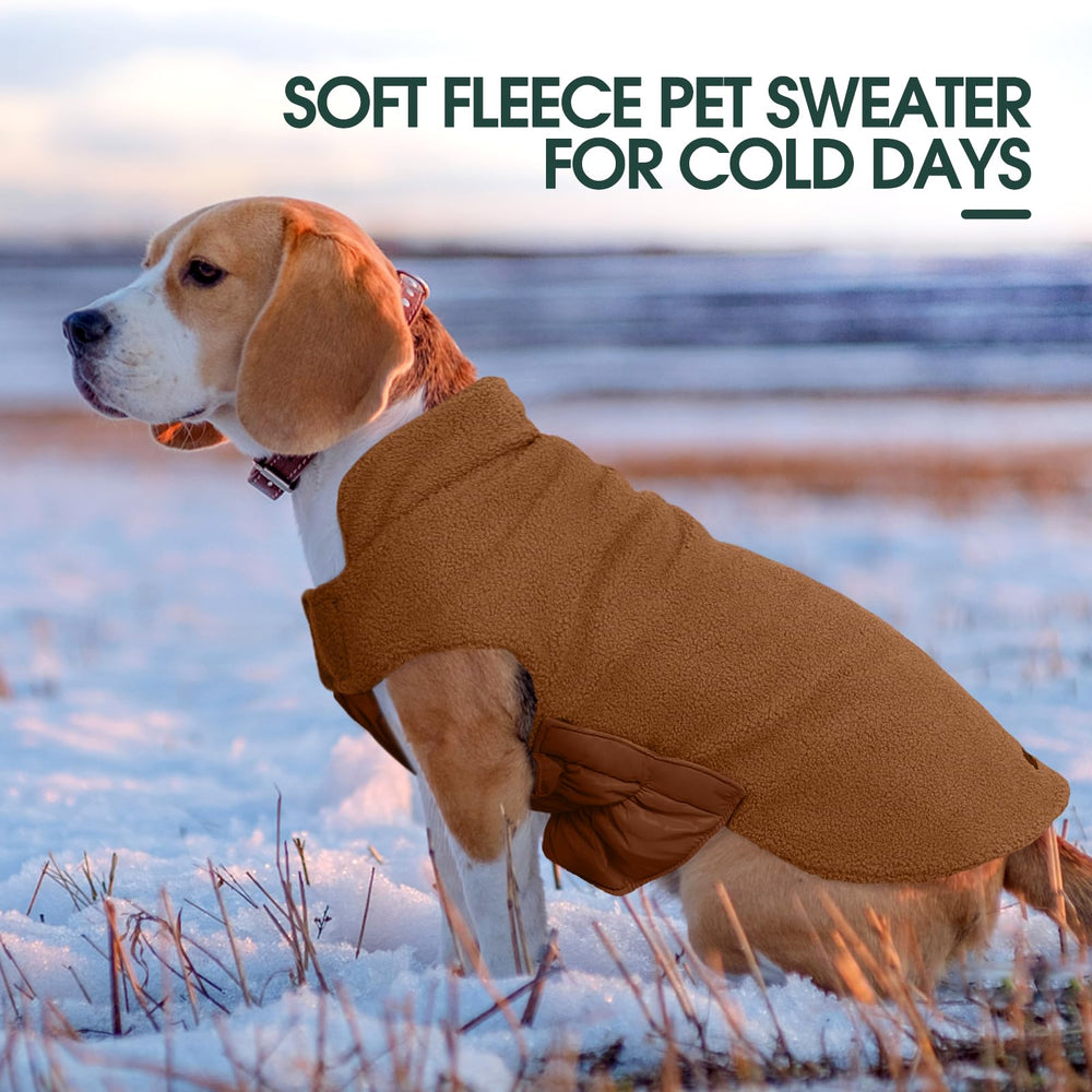 Capa para perros Kuoser con velcro ajustable para un ajuste seguro.
