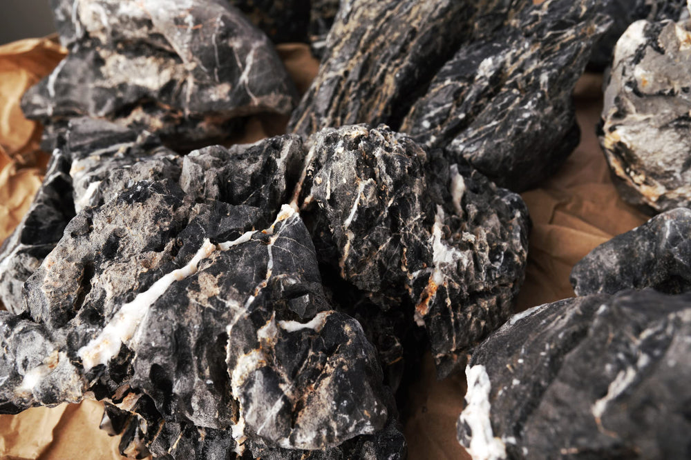 Piedra LANDEN Seiryu oscura de 3–11 pulgadas para paisajes variados.