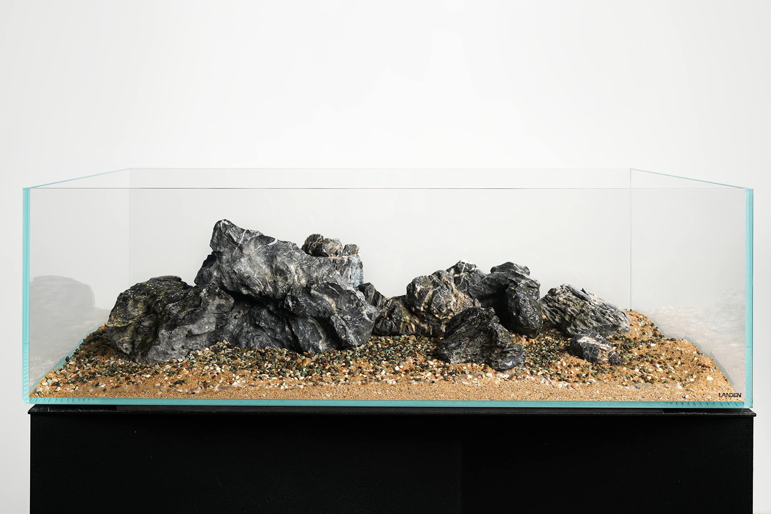 Piedras LANDEN Seiryu con superficies porosas para microorganismos.