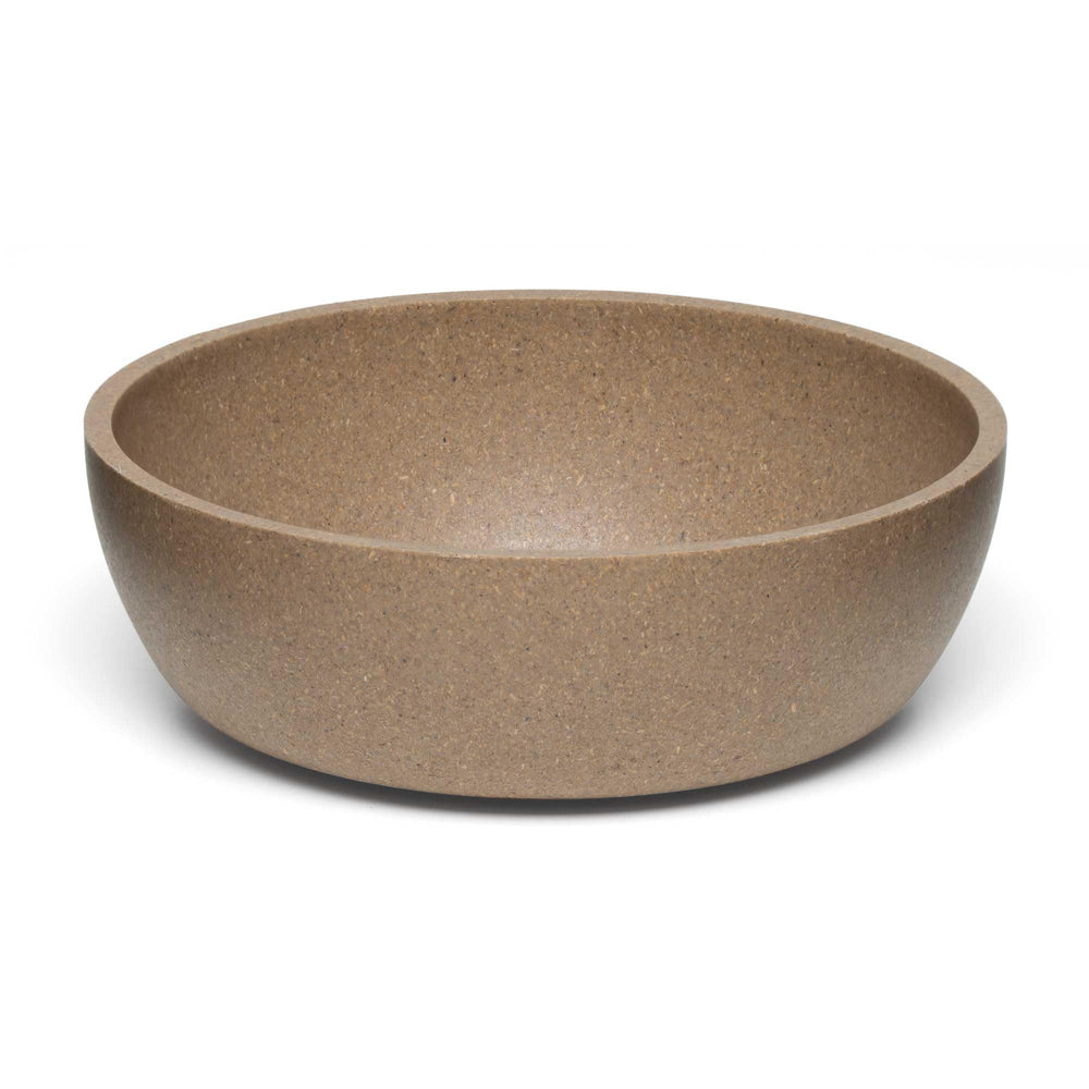 Tazón Dolce Bamboo de Loving Pets en color café con base antideslizante para comidas ordenadas.