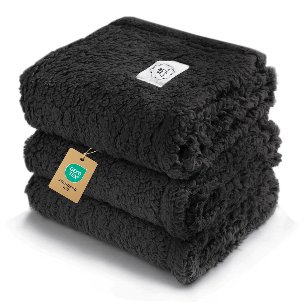 Cobija Luciphia para mascotas con huella de pata, ideal para comodidad.