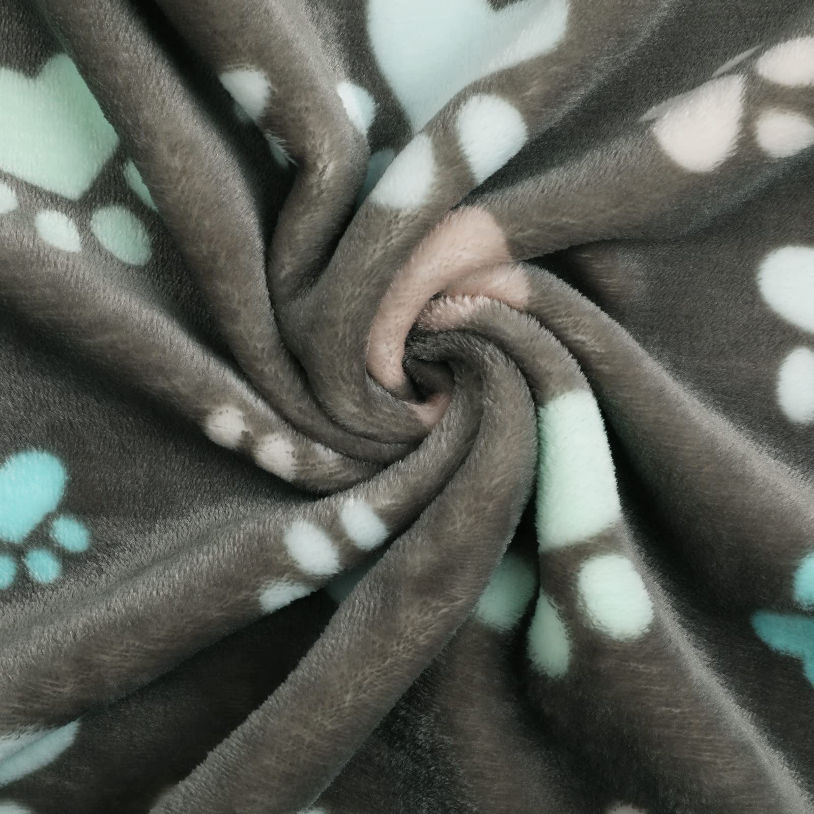 Manta Luciphia para gato durmiendo, suave y acogedora para tardes tranquilas.