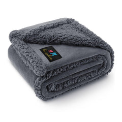 Luciphia Manta impermeable para perro en sofá, protege muebles y evita manchas.