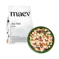 Maev: comida para perros con pollo y calma en tazón para una experiencia reconfortante