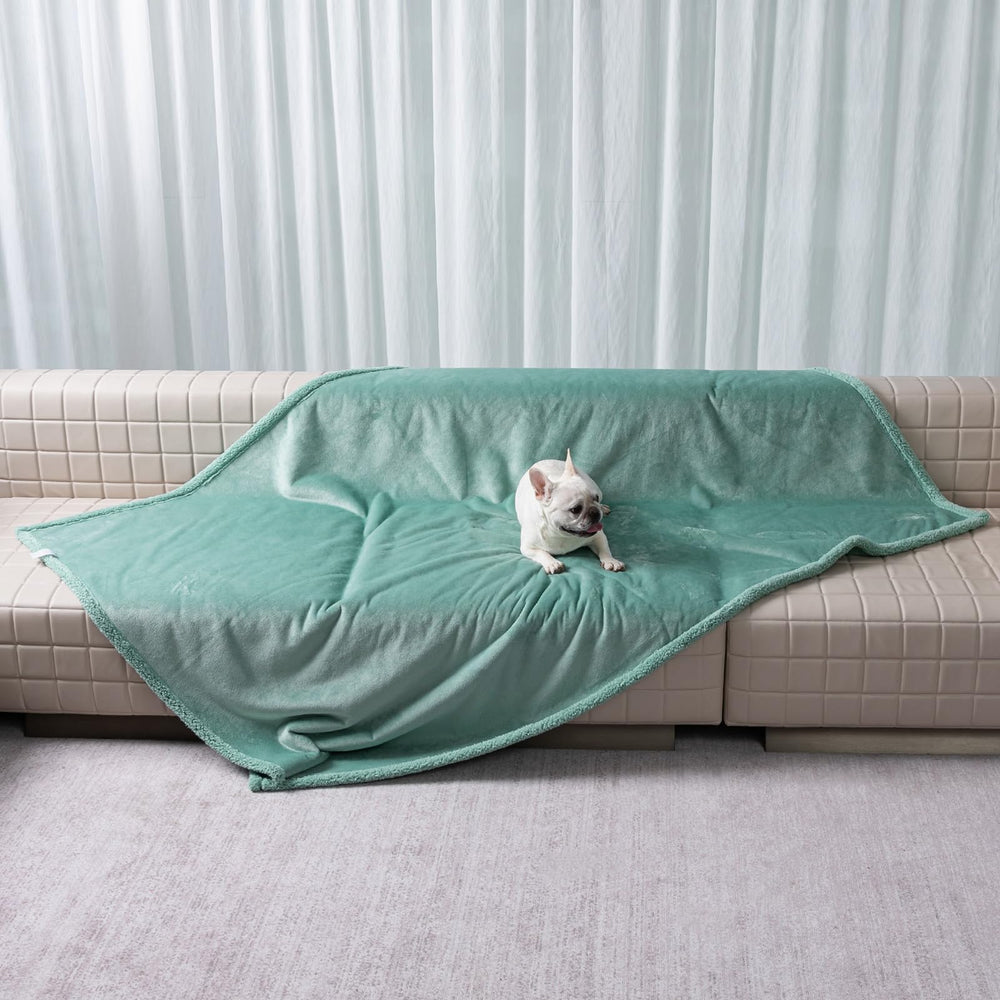 Maidewow manta perro dos texturas verde, reversible para buscar comodidad.