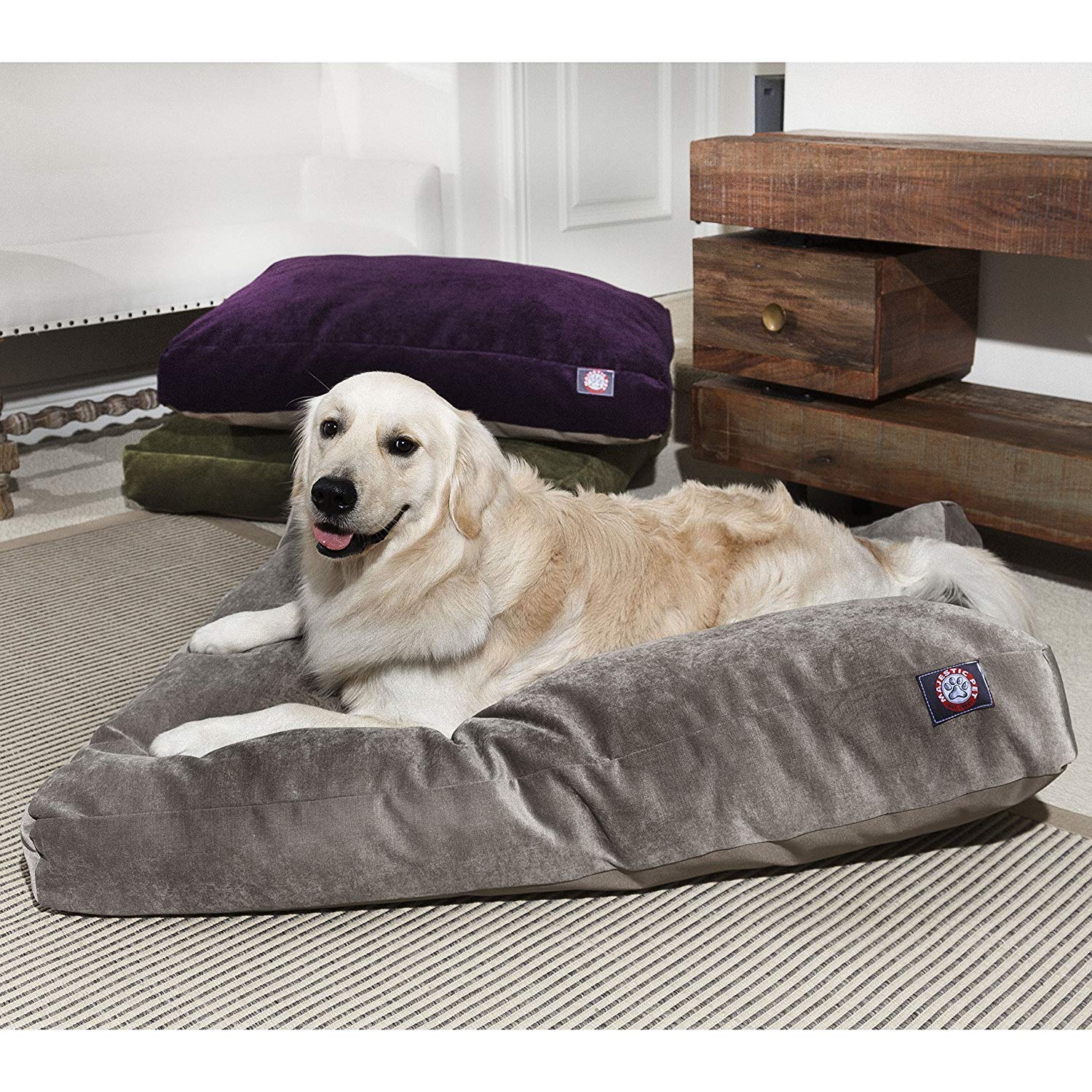 Cama Majestic Pet rectangular de tejido poliéster suave