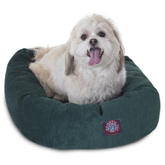 Majestic Pet cama rosquilla en terciopelo micro para descanso cómodo y envolvente.