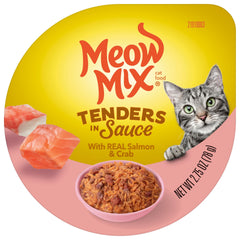 Meow Mix Tenders con salmón y cangrejo en salsa, en taza, sabor popular entre gatos.