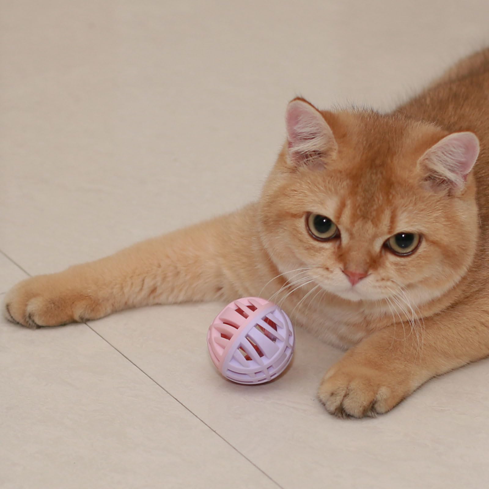 MeowAroma bola portátil para paseos con gato cabe en la bolsa