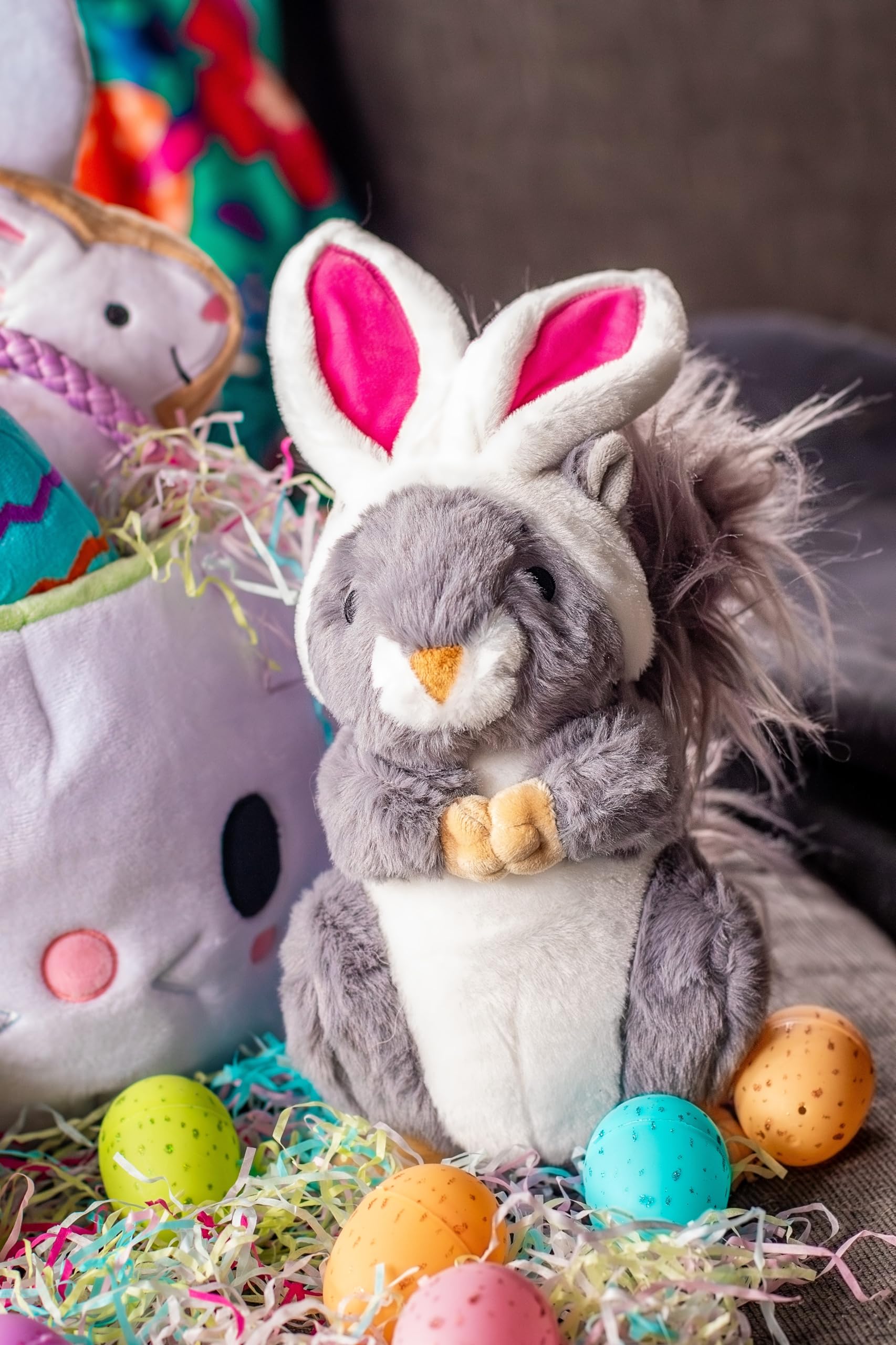 Textura suave de peluche Midlee ardilla-conejo, tacto cómodo para perros grandes.