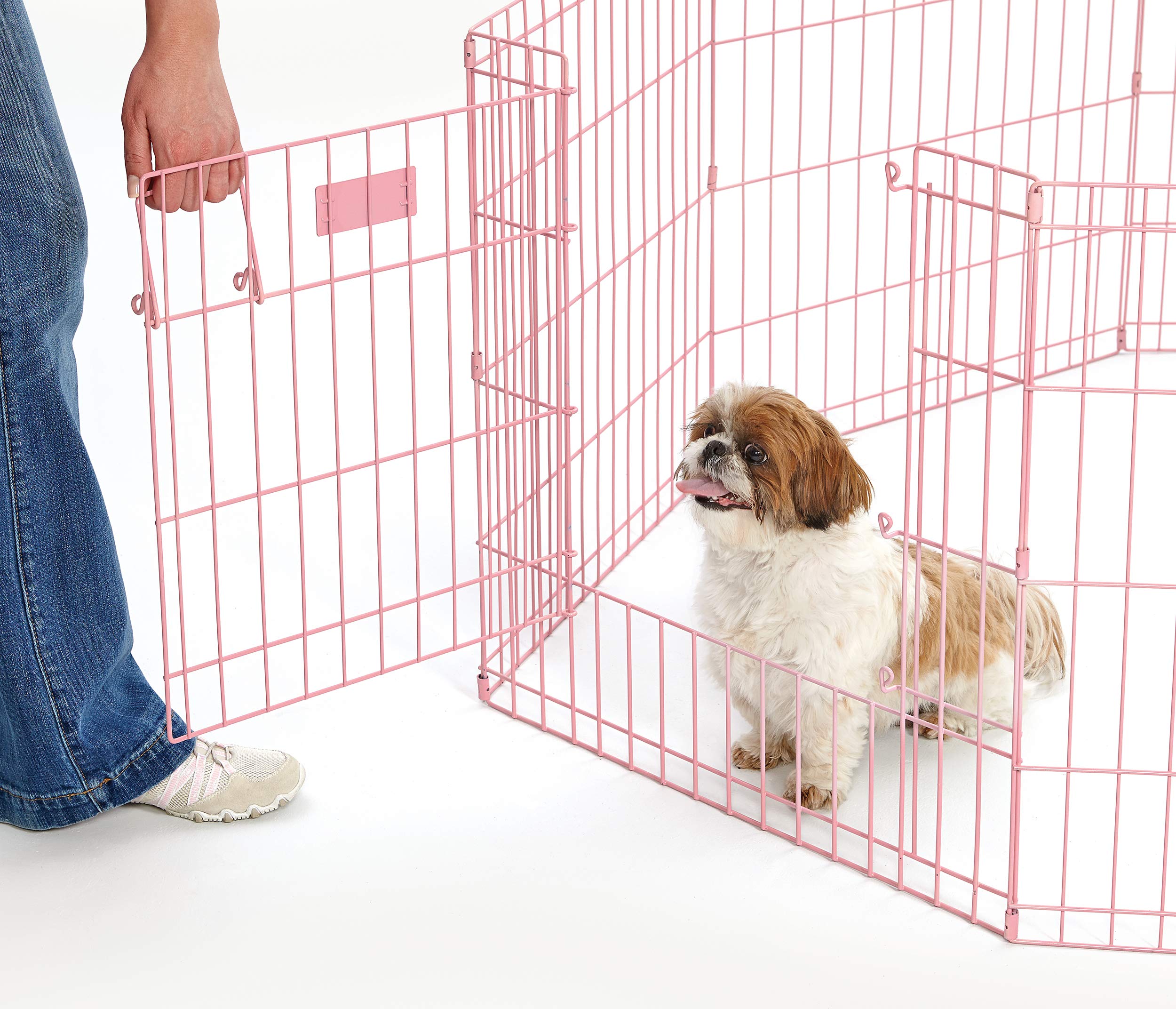 MidWest Homes for Pets: puerta grande facilita entrada y salida durante el juego.