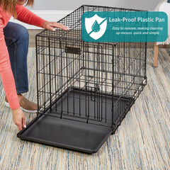 MidWest iCrate con patas de goma protegiendo el suelo.