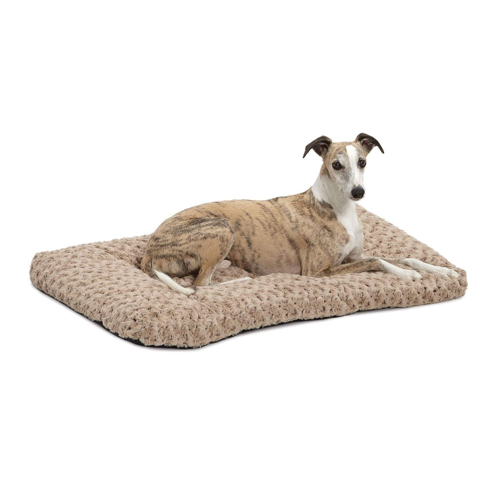 Cama QuietTime Deluxe Ombré Mocha de MidWest ofrece confort inmediato para mascotas.