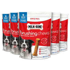 Milk-Bone Brushing Chews sabor pollo mejora la limpieza dental diaria del perro pequeño o mediano.