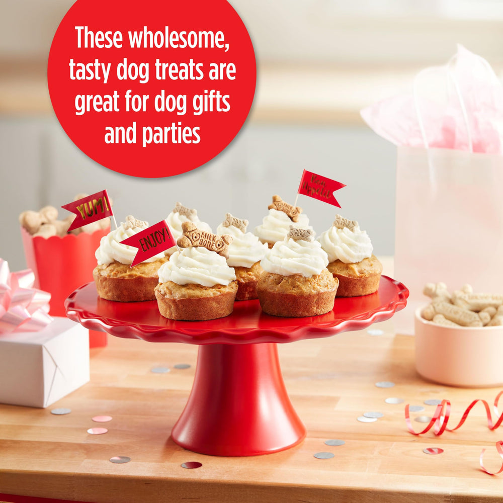 Milk-Bone Celebrate contiene 12 vitaminas y minerales para una opción sabrosa.