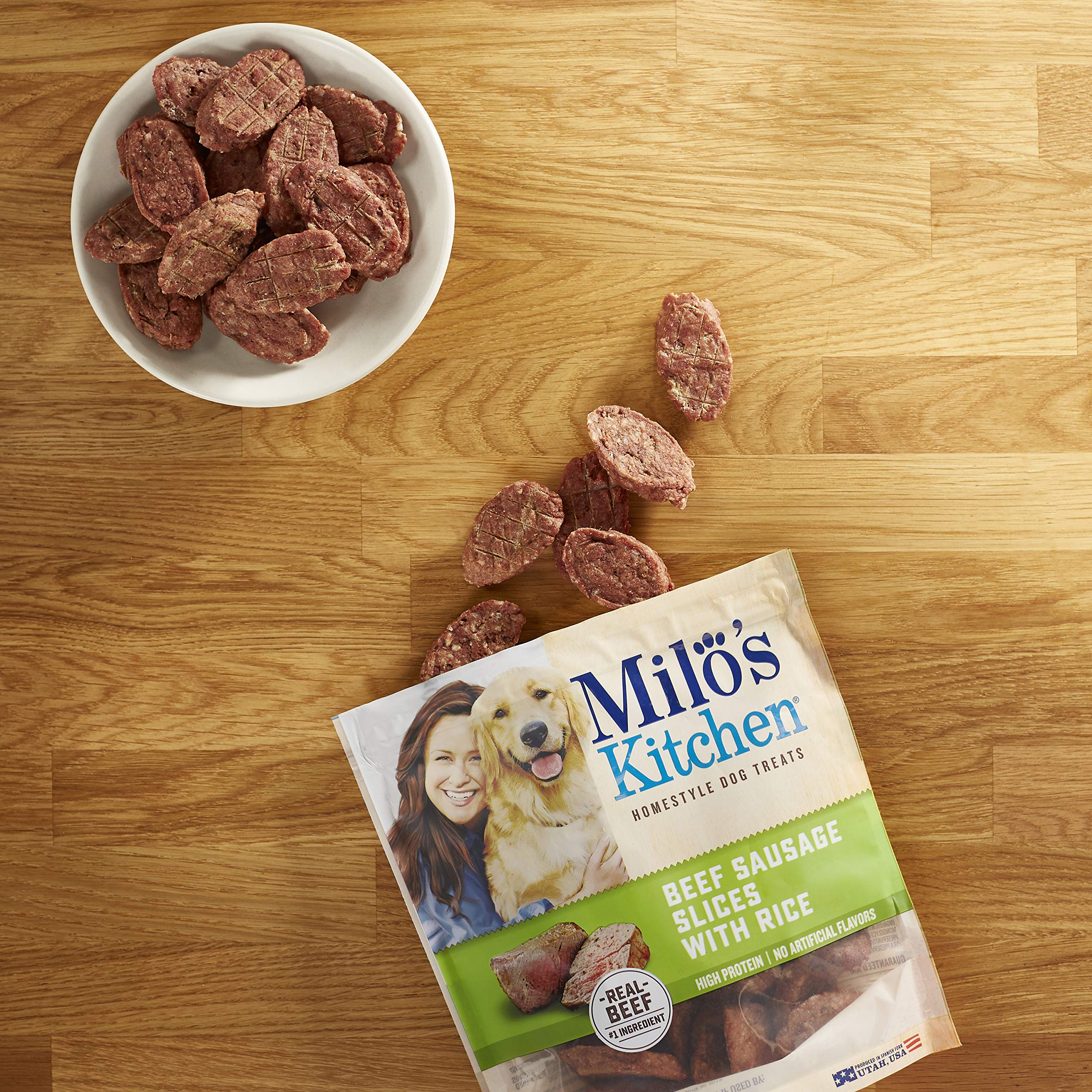 Milo's Kitchen delicias de res con arroz, refuerzo sabroso para sesiones de adiestramiento.