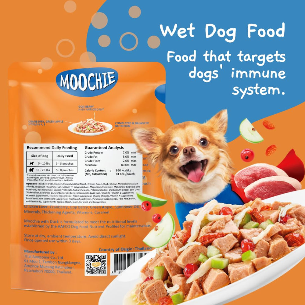 MOOCHIE pato con arándanos y bayas goji servidos en cuenco para perros pequeños.