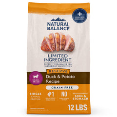 Natural Balance frente al empaque, dieta de ingredientes limitados para perros pequeños.