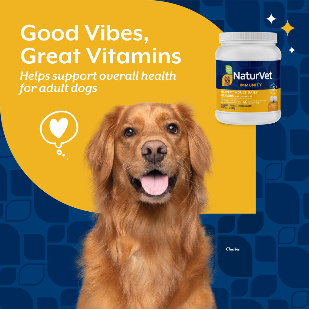 NaturVet Vita Pet Adult Plus perro disfrutando masticable ayuda a aliento fresco