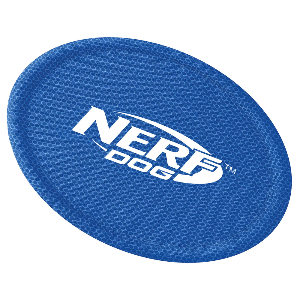 Nerf Dog Nylon Flyer azul brillante, fácil de rastrear durante juegos de búsqueda.
