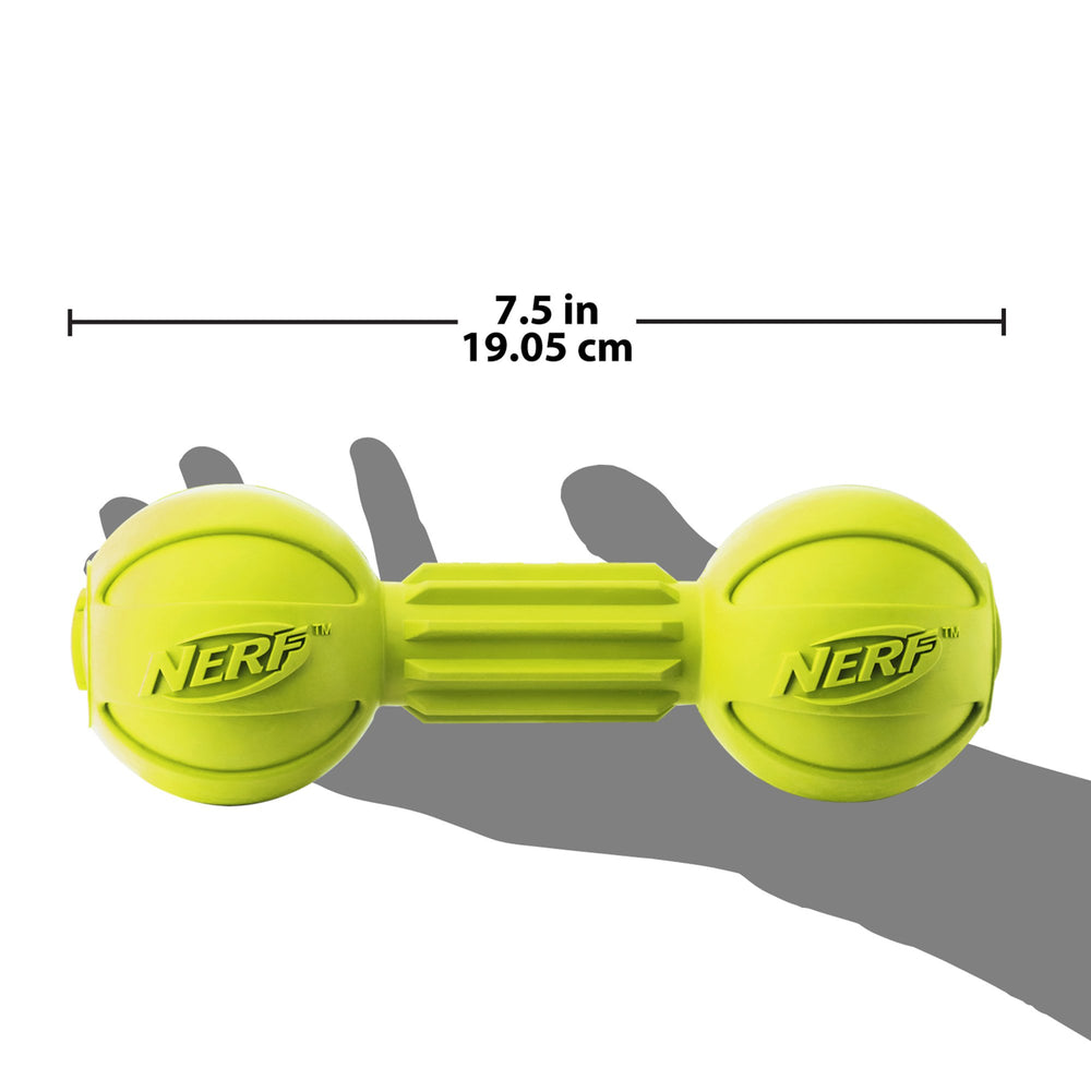 Juguete de masticación Nerf verde para uso en exterior y sesiones de juego.