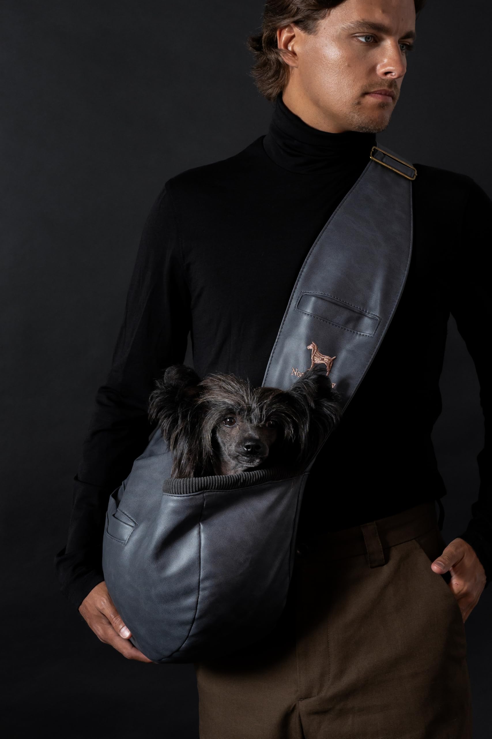 Noah & Paw bandolera con diseño compacto para guardar fácilmente.