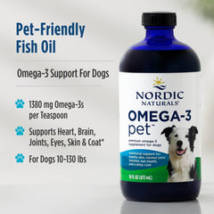 Nordic Naturals Omega-3 Pet, perro recibiendo gotas, apoya piel y pelaje.