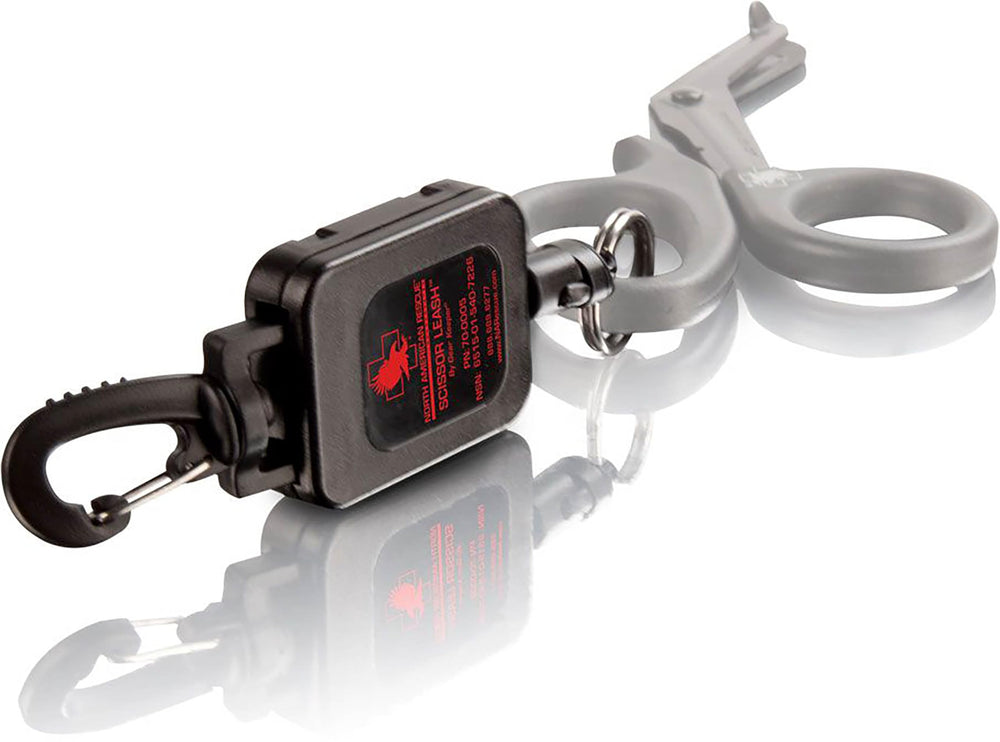 North American Rescue clip para tijeras de trauma, acceso rápido y seguro.