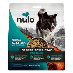 Nulo Freeze-Dried con pavo y salmón en bolsa de 8 oz para servir fácilmente.