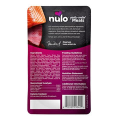 Nulo comida húmeda con salmón y atún, caldo para hidratación diaria.