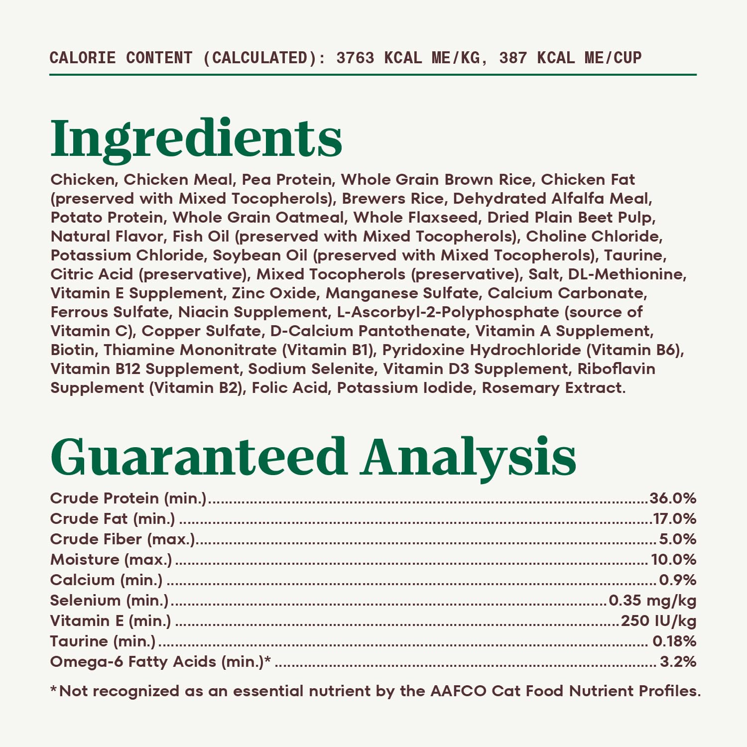 Nutro alimento seco con ingredientes naturales para gatos mayores.