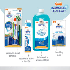 Aplicación suave del spray dental Nylabone en dientes y encías.