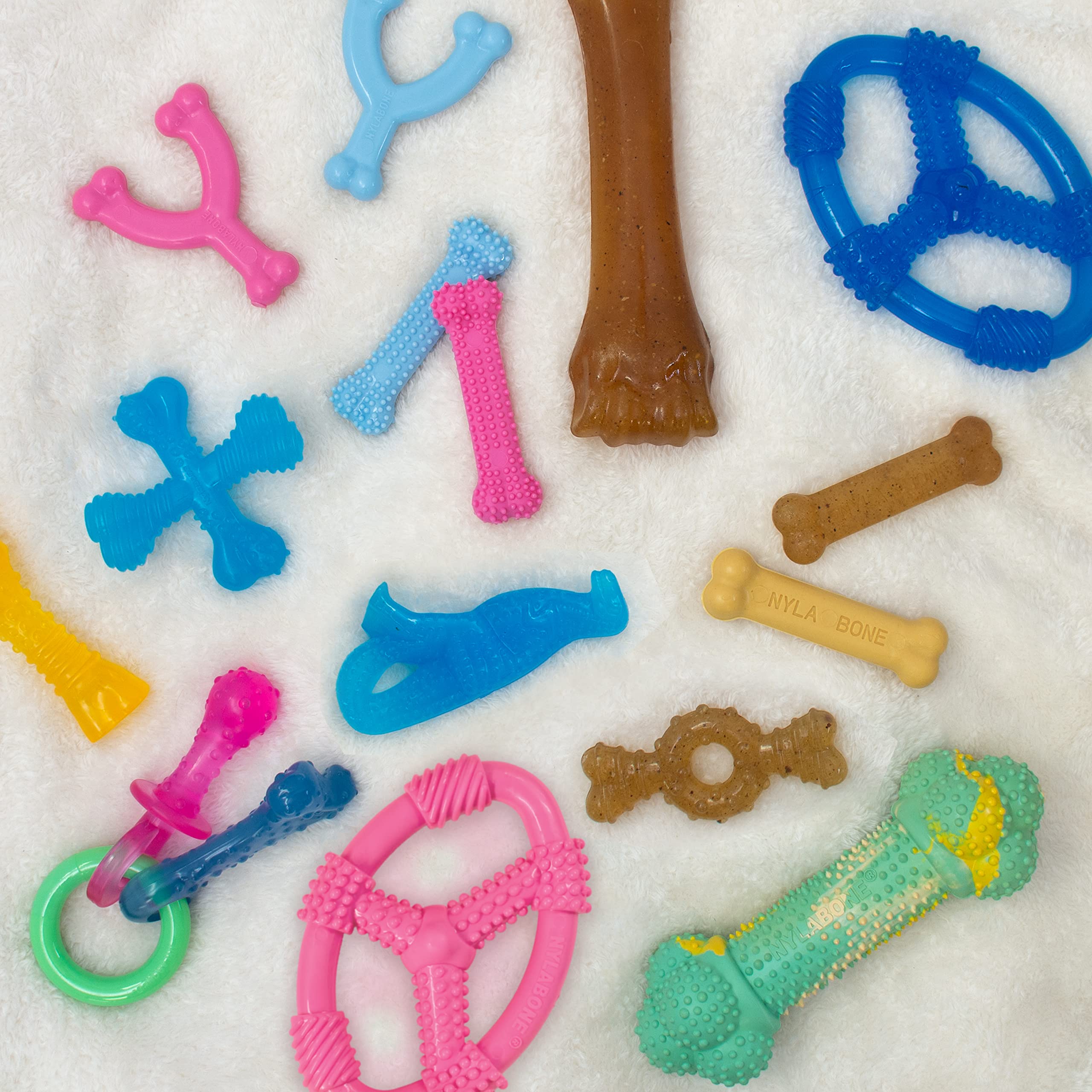 Nylabone color-rosa: mordedor divertido para cachorros en juego.