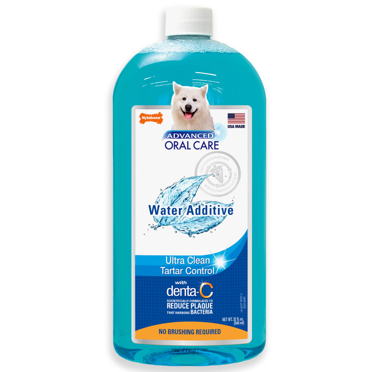 Nylabone Cuidado Oral Avanzado vertido en cuenco de agua para perro